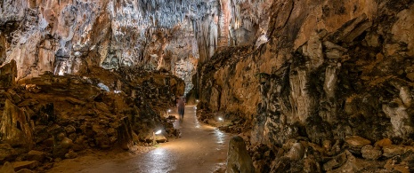 レオン県にあるバルポルケロ洞窟