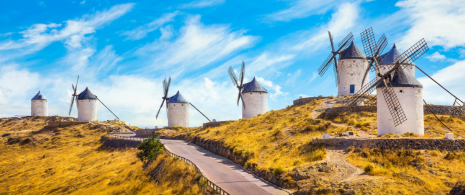 Blick auf die Windmühlen von Consuegra in Toledo, Kastilien-La Mancha