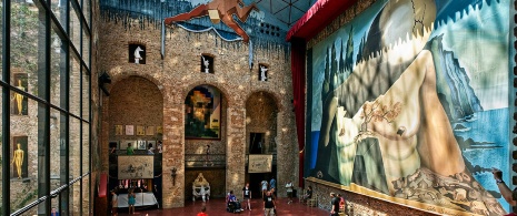 Wnętrze Teatru-Muzeum Dalego w Figueres