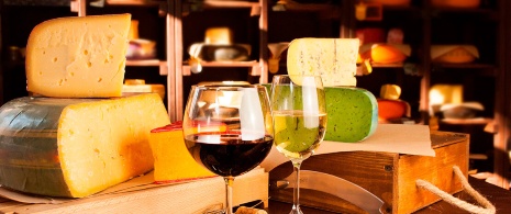Wine and Mahón cheese