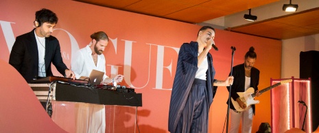 Musical performance during Vogue Fashion