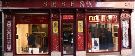 Vue de l’extérieur du magasin Capas Seseña de Madrid