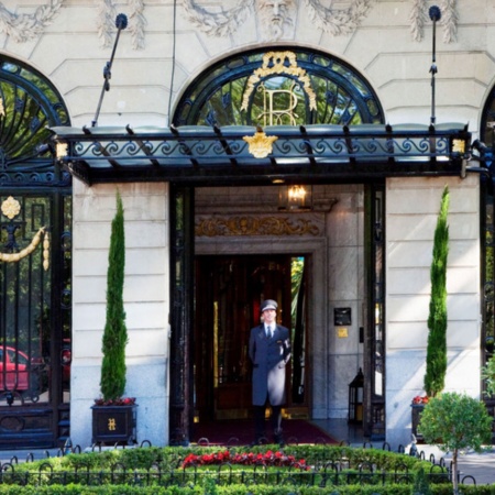 Eingang zum Hotel Ritz Madrid