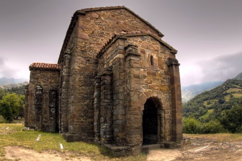 アストゥリアスのサンタ・クリスティーナ・デ・レナ教会
