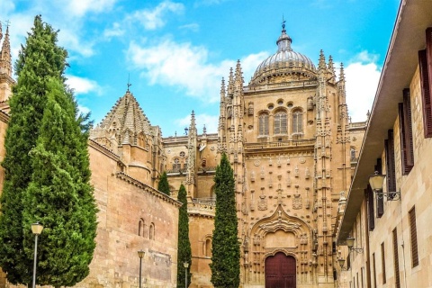 Außenansicht der Kathedrale von Salamanca