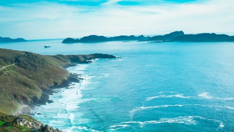 Пейзаж Коста-да-Вела на фоне островов Сиес