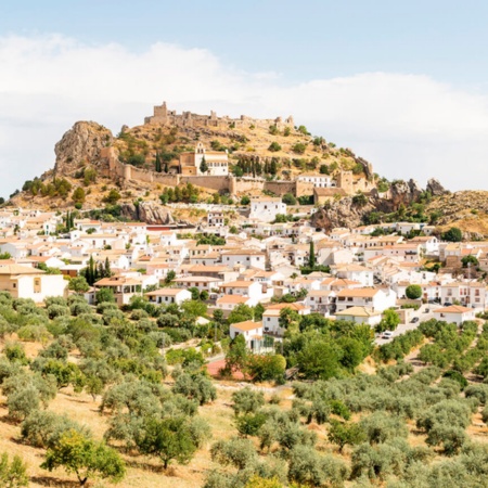 Vista de Moclín, Granada y de su castillo árabe