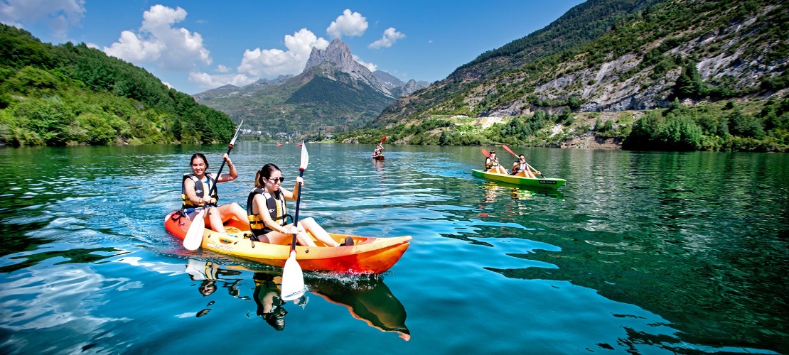 Lac de Lanuza et tourisme sportif à Sallent de Gállego. Huesca