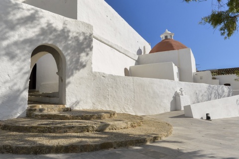 La famosa iglesia del municipio de Santa Eulália, en la isla de Ibiza (Islas Baleares)