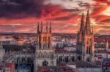 Vista durante el atardecer de las torres de la Catedral de Burgos, Castilla y León