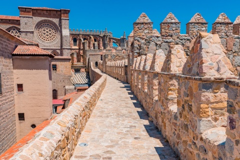 Rampa della cinta muraria di Ávila per persone diversamente abili