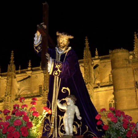 Float in a nocturnal procession through the streets of Salamanca