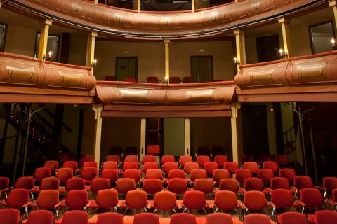 セルバンテス・サロン劇場。アルカラ・デ・エナーレス