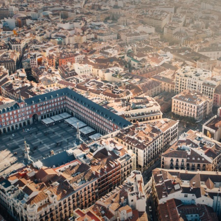 Vista aérea de la Plaza Mayor y la ciudad de Madrid