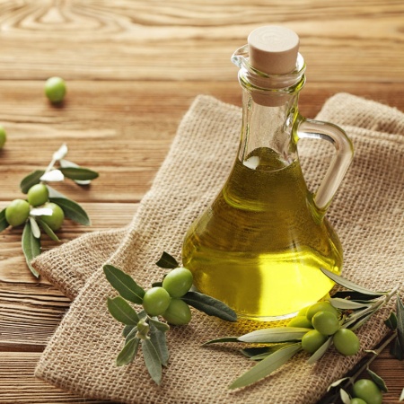 Flasche mit Olivenöl