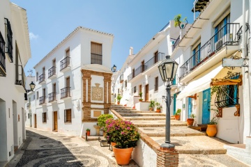 Rue de Frigiliana, dans la province de Malaga (Andalousie)