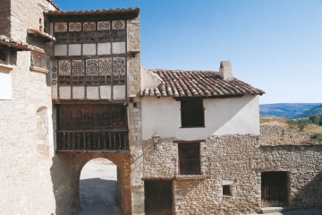 O Portal de las Monjas de Mirambel, em Teruel (Aragão)