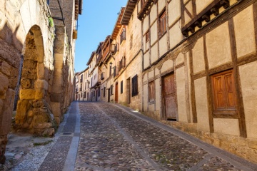 Rue de Frías, dans la province de Burgos (Castille-León)