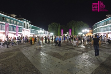 アルマグロの演劇祭マヨール広場の雰囲気