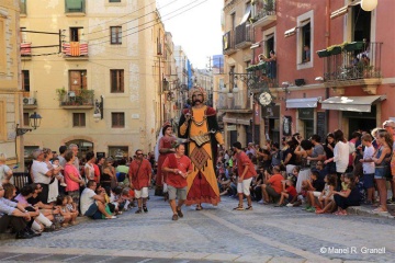 Umzug der Giganten und Riesenköpfe auf dem Fest in Sant Magí, Tarragona (Katalonien)