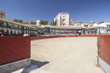 Plaza Mayor de Chinchón transformée en arènes (province de Madrid)