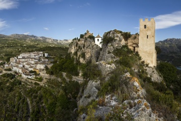 Вид на Гуадалест в провинции Аликанте (Валенсийское сообщество).