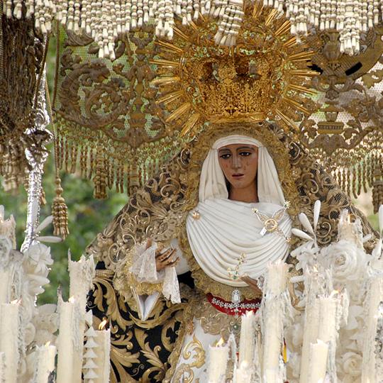 Popular imagem da “Esperanza de Triana” da Semana Santa de Sevilha 