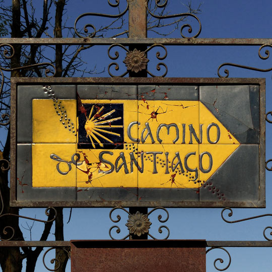 サンティアゴ巡礼の道の古い標識