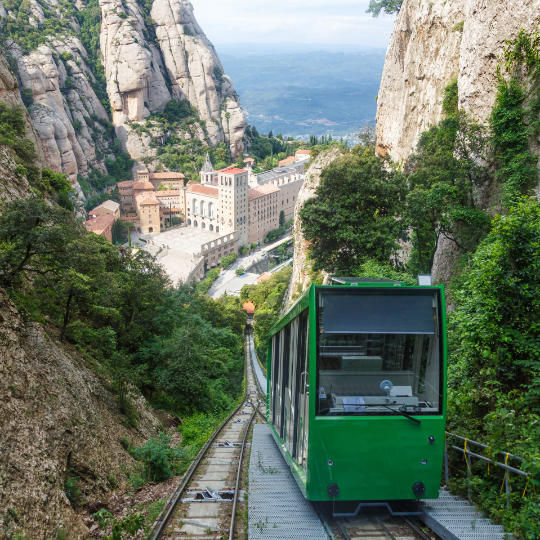 カタルーニャ州モンセラートのラック式鉄道（山岳鉄道）。