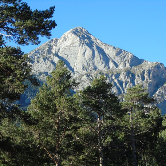 Blick auf den Berg Pedraforca im Naturpark Cadí-Moixeró, Katalonien.