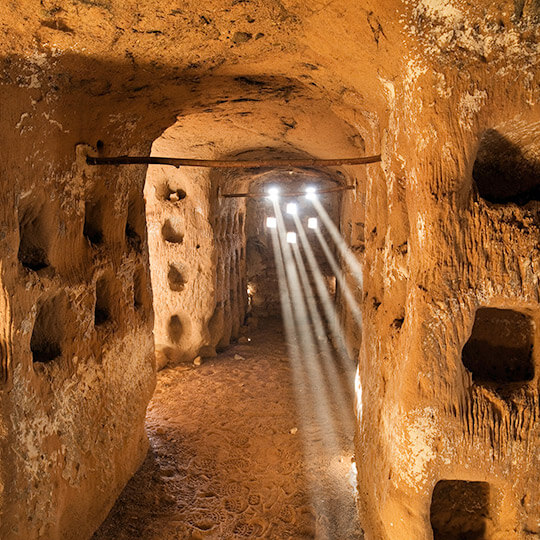 Grotte der Einhundert Säulen in Arnedo, La Rioja