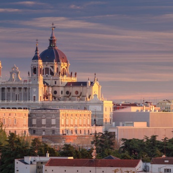 Ansichten von Madrid und der Almudena-Kathedrale, Madrid