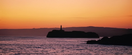 Ilha de Mouro em Santander ao entardecer