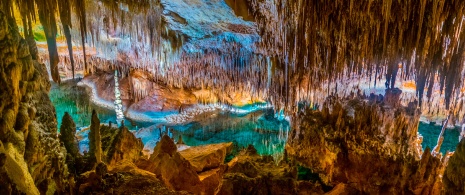 Interior de las Cuevas del Drach en Mallorca