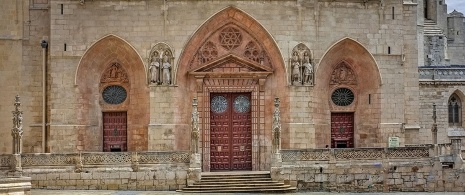 Detalle de la entrada a la catedral de Burgos
