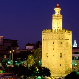 Widok na Torre del Oro nocą, Sewilla