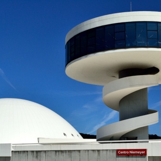 Vista externa do Centro Niemeyer. Avilés
